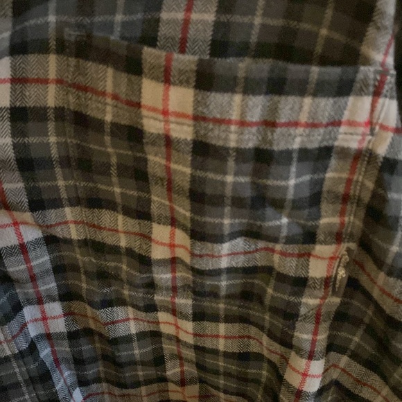 Eddie Bauer XL Flannel. Classic fit - Picture 3 of 6